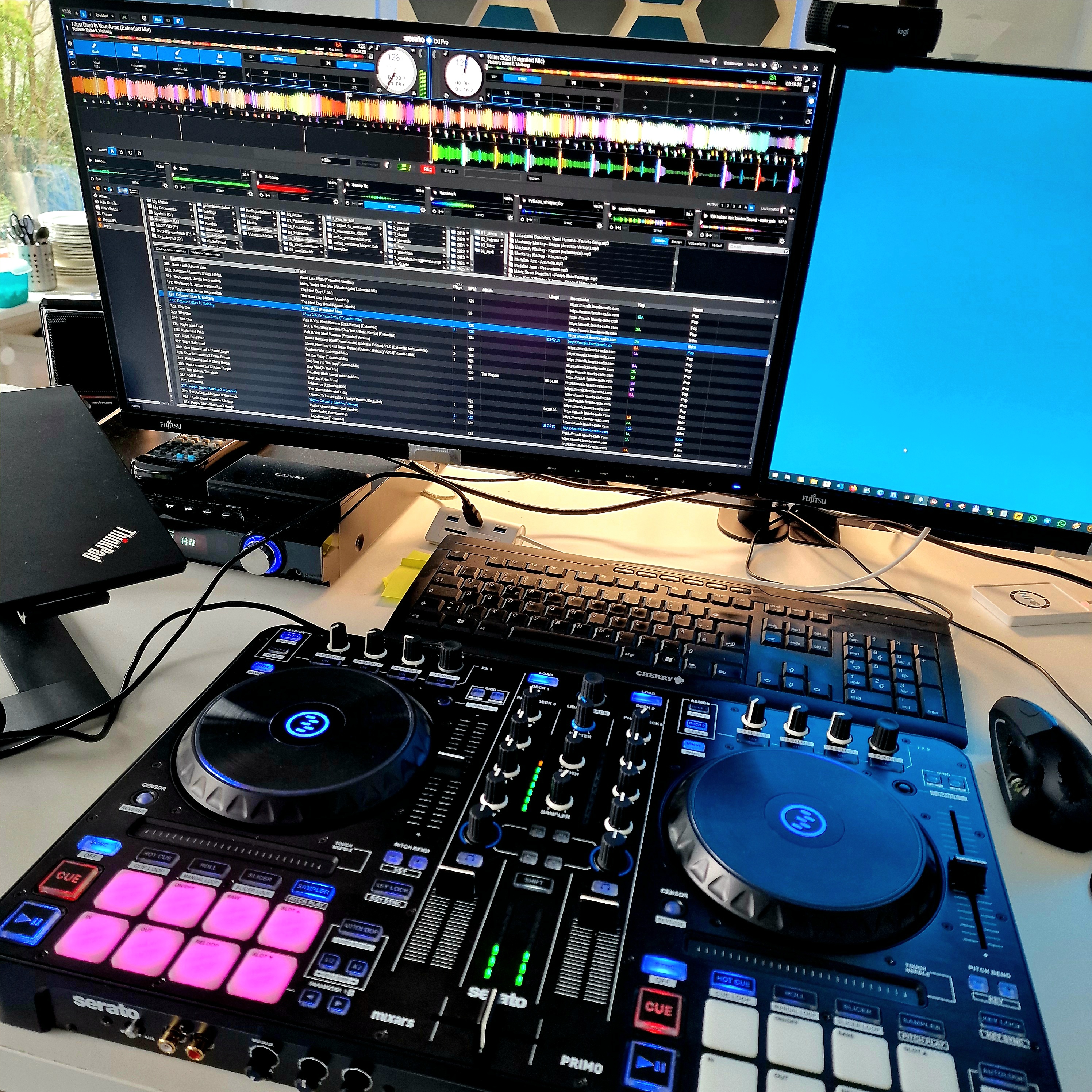 DJ-Controller und Studio-Monitoring im Favorite-Radio-Setup